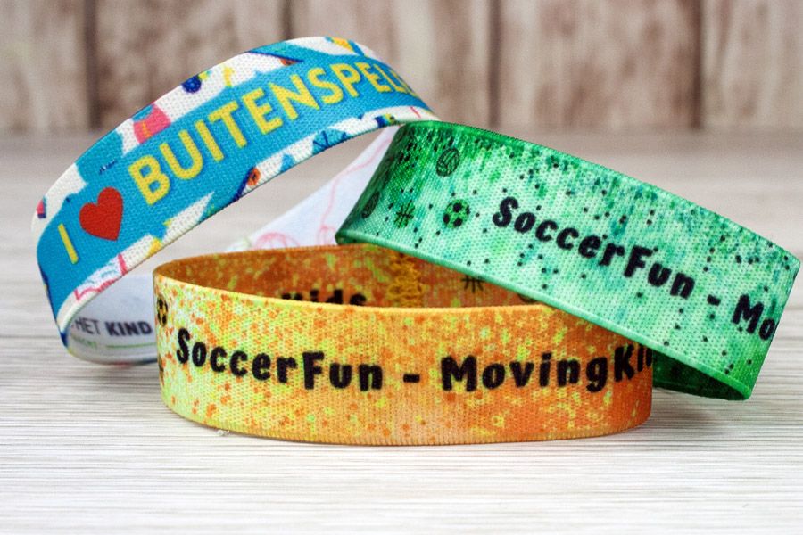 Elastische polsbandjes met verschillende designs als leuke aandenkens